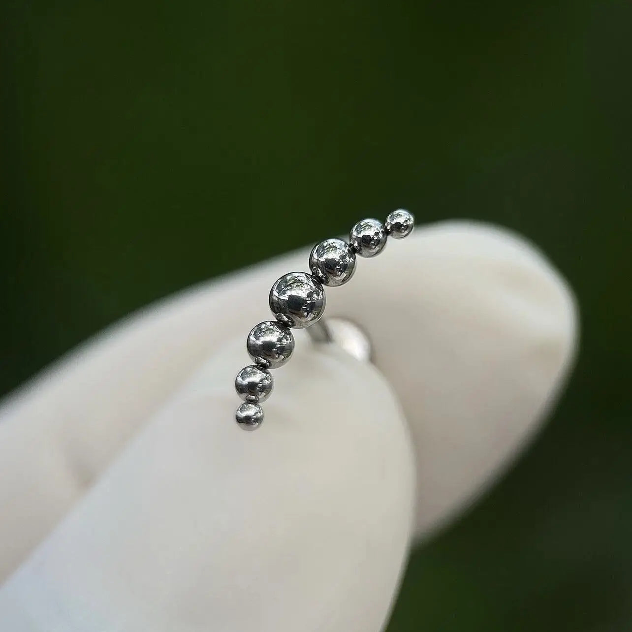 ASTM F136 Titanium Mirror Polish 7 Beads Cluster 16G Labret Cartilage Helix Conch Monroe Tragus Piercing Body Jewelry