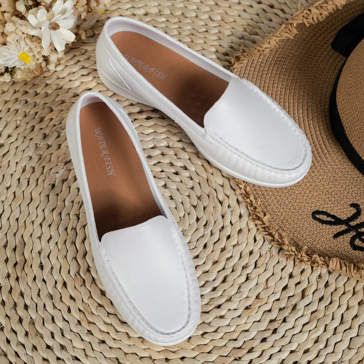 Autumn New Nurse Shoes Women Comfortable Soft Sole Breathable Non-slip Flat Heel Thick Sole Work Small White Single Shoes