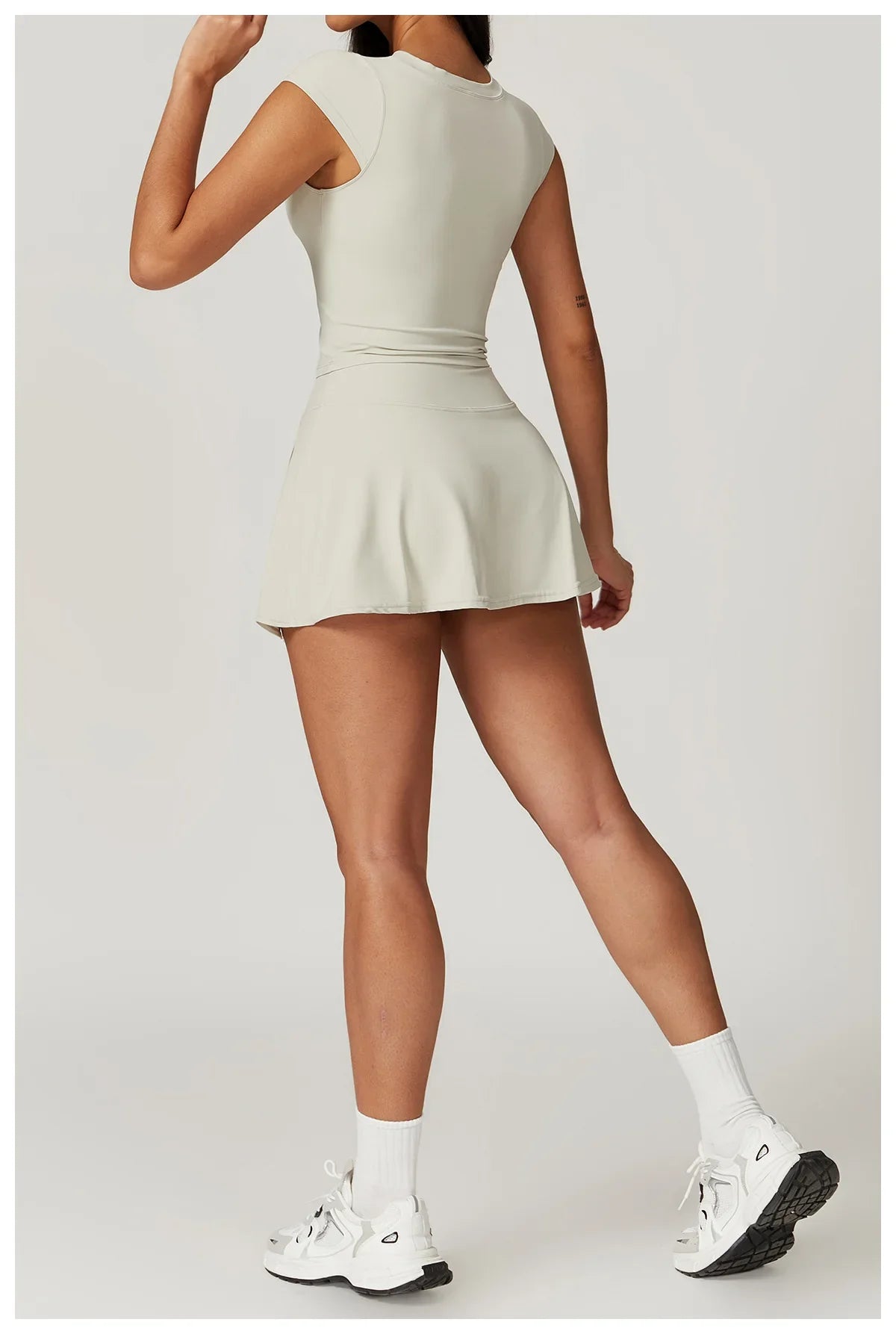 Custom LOGO women's beautiful back tight yoga set quick-drying high waist hip lift running fitness sports skirt 2-piece set