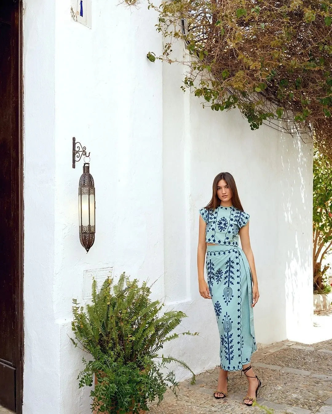 Elegant Women's Retro Printed Sleeveless Half High Neck Short Top With Vacation Style Two-piece Vestidos  For Spring/summer 2024