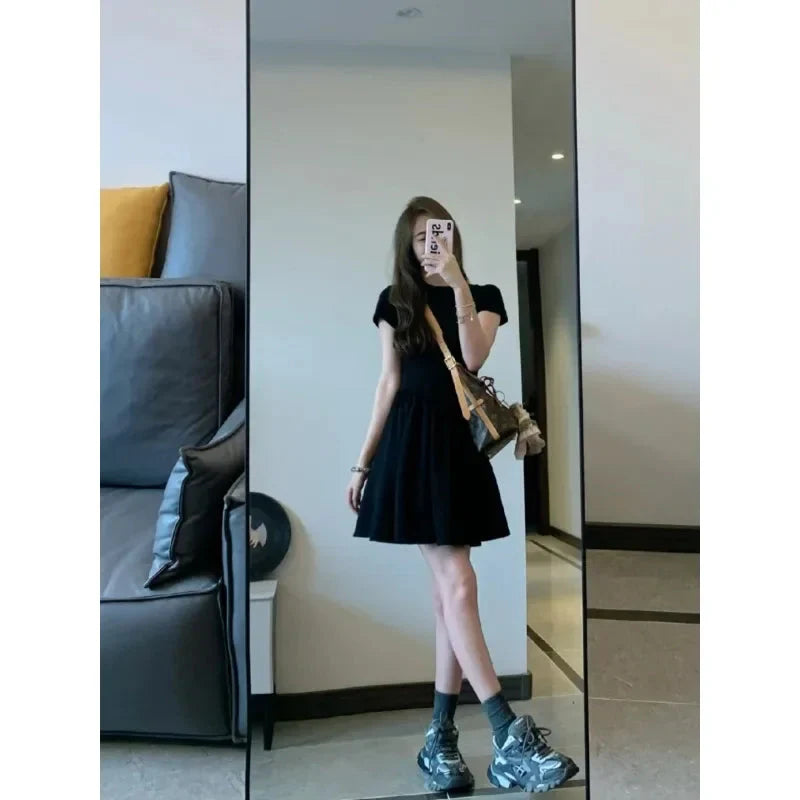 Audrey Hepburn Inspired Chic Short Sleeve Dress 2025 Summer Petite Slimming Fit Sweet-Sexy Vibe Casual Elegant Women's Fashion