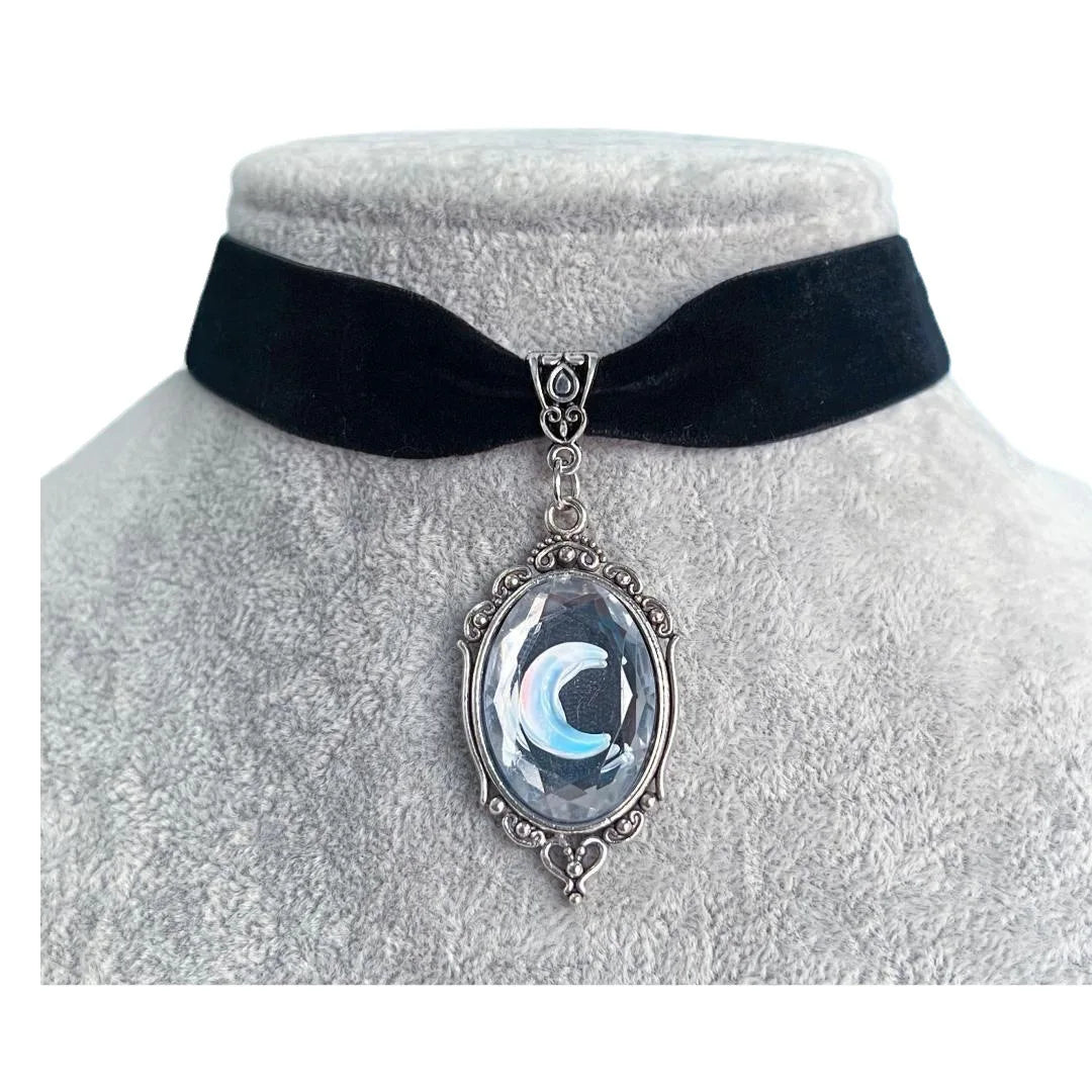 Gothic Moon Cameo Necklace Women Man Fashion Pagan Witch Jewelry Accessories Gift Vintage Black Velvet White Moon Pendant Choker
