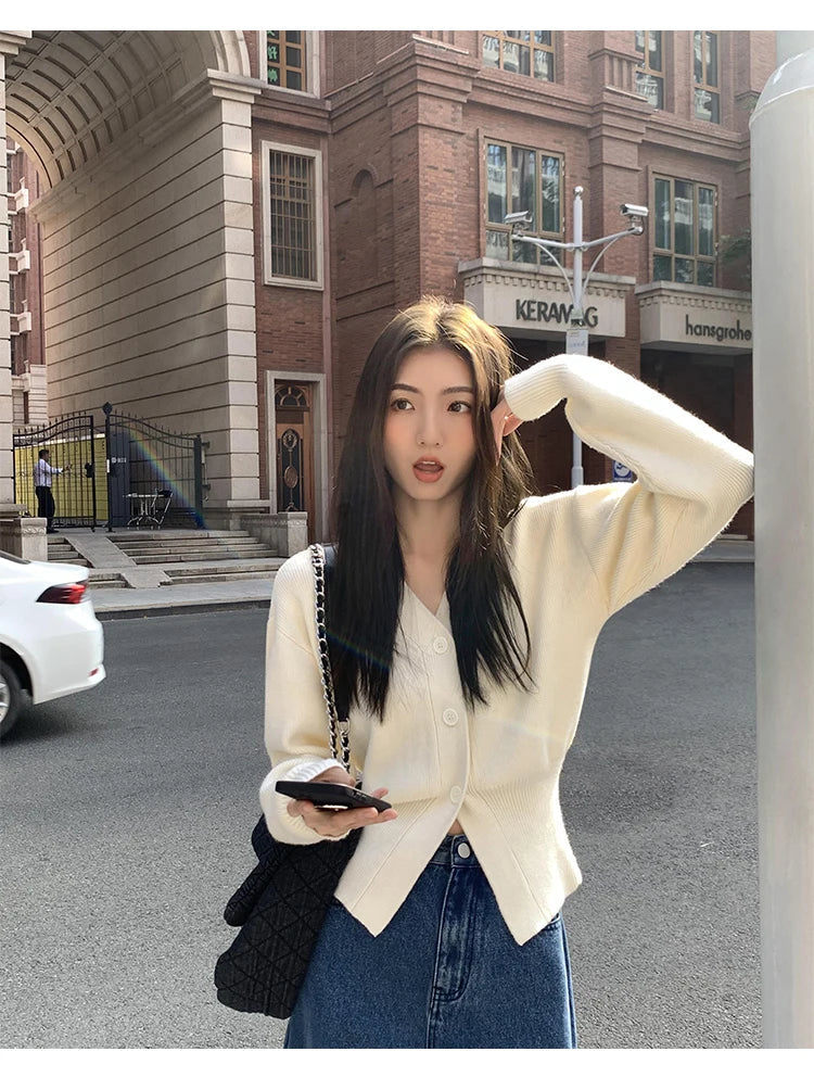 AOSSVIAO Knitted Casual Cardigan 2025 Autumn Winter Elegance Solid Color V-neck Sweater Unique and Niche Slim Fit Tops