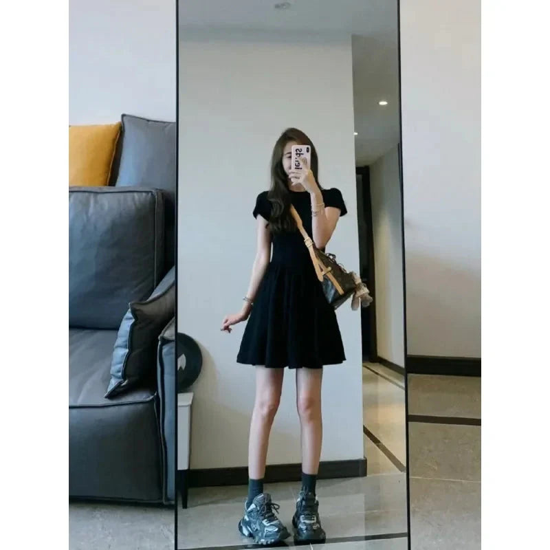 Audrey Hepburn Inspired Chic Short Sleeve Dress 2025 Summer Petite Slimming Fit Sweet-Sexy Vibe Casual Elegant Women's Fashion