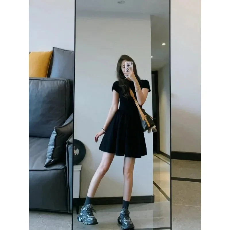 Audrey Hepburn Inspired Chic Short Sleeve Dress 2025 Summer Petite Slimming Fit Sweet-Sexy Vibe Casual Elegant Women's Fashion