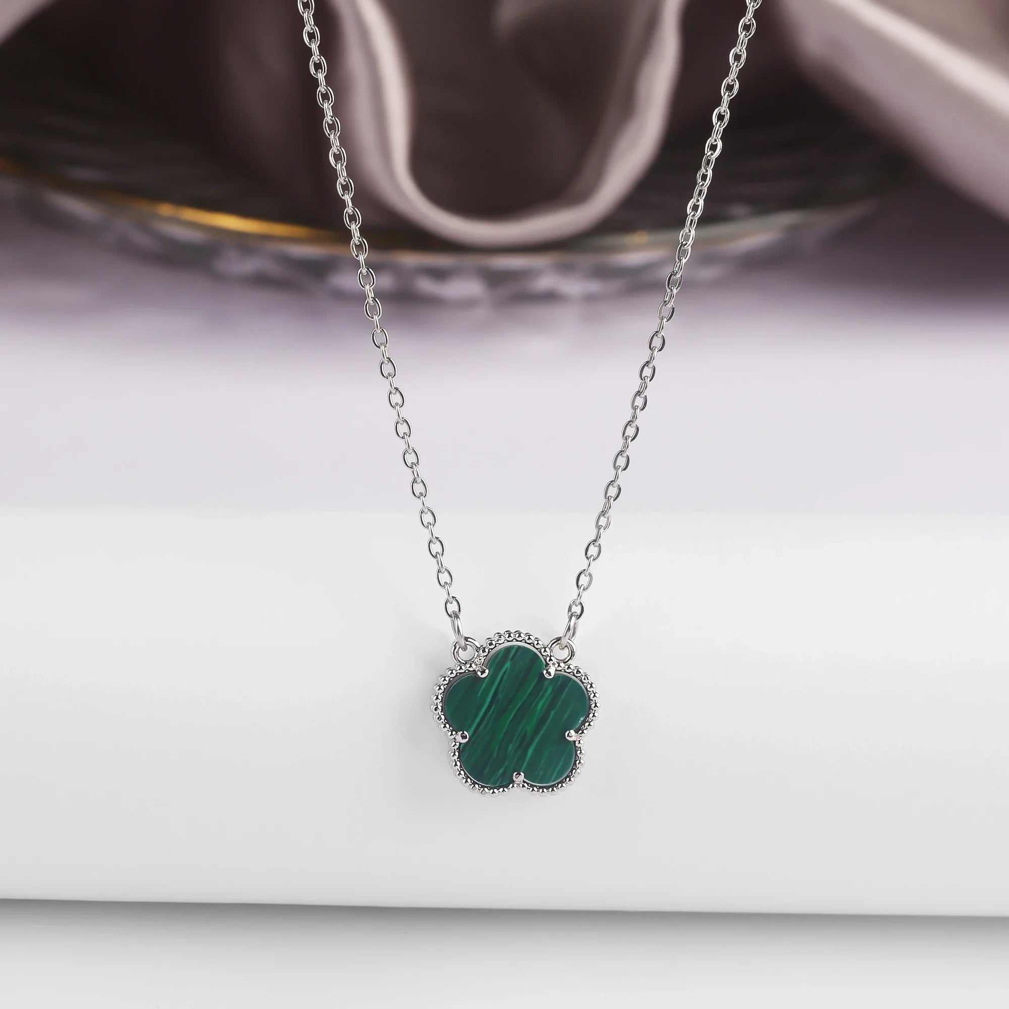 7 colors classic simple five-leaf flower pendant necklace natural stones clover Choker Chain for women party daily wear jewelry