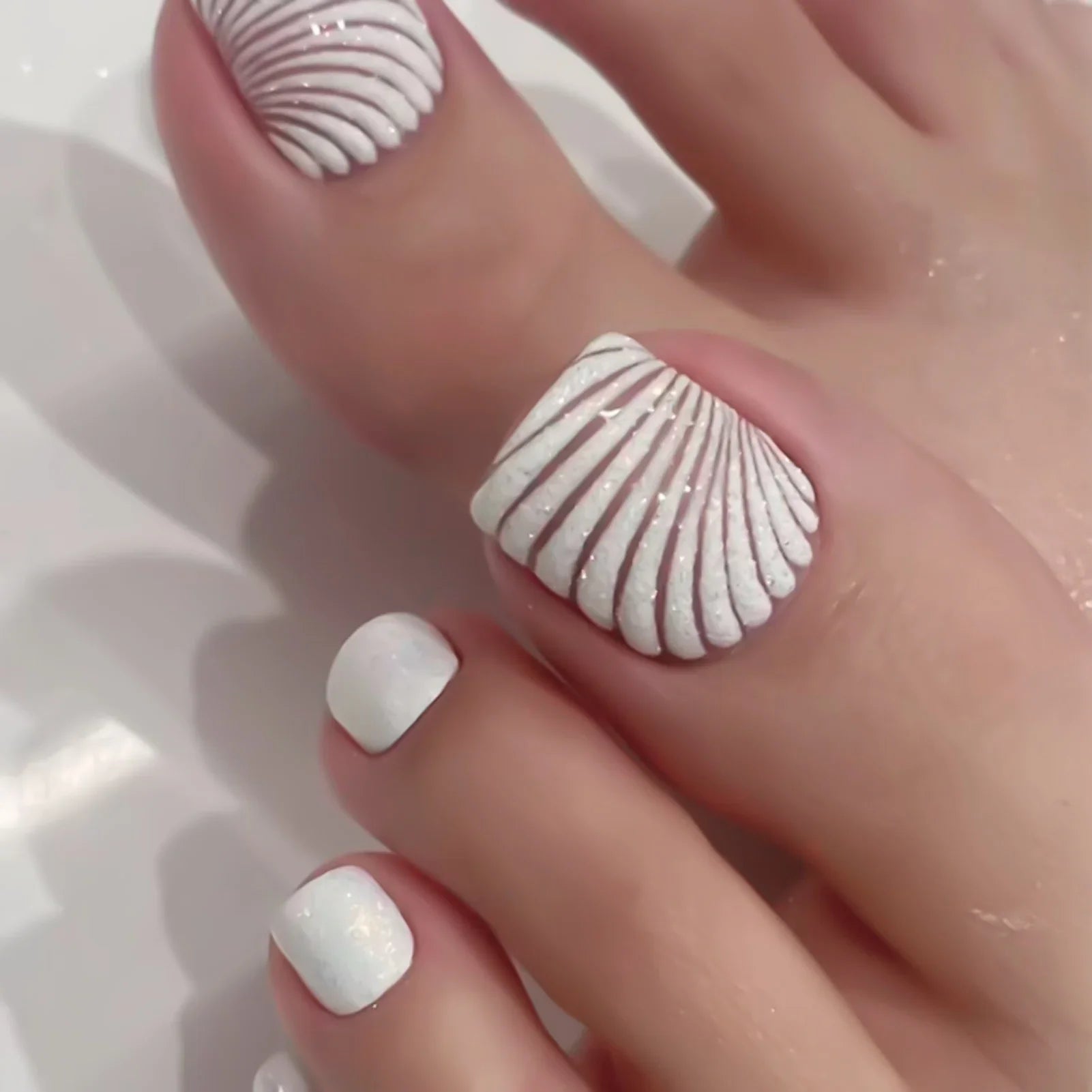 24pcs Black False Toenails Solid Color Glossy Fake Toenails Wearable Full Cover Ins Square Press on Toenail Patch for Girl Women