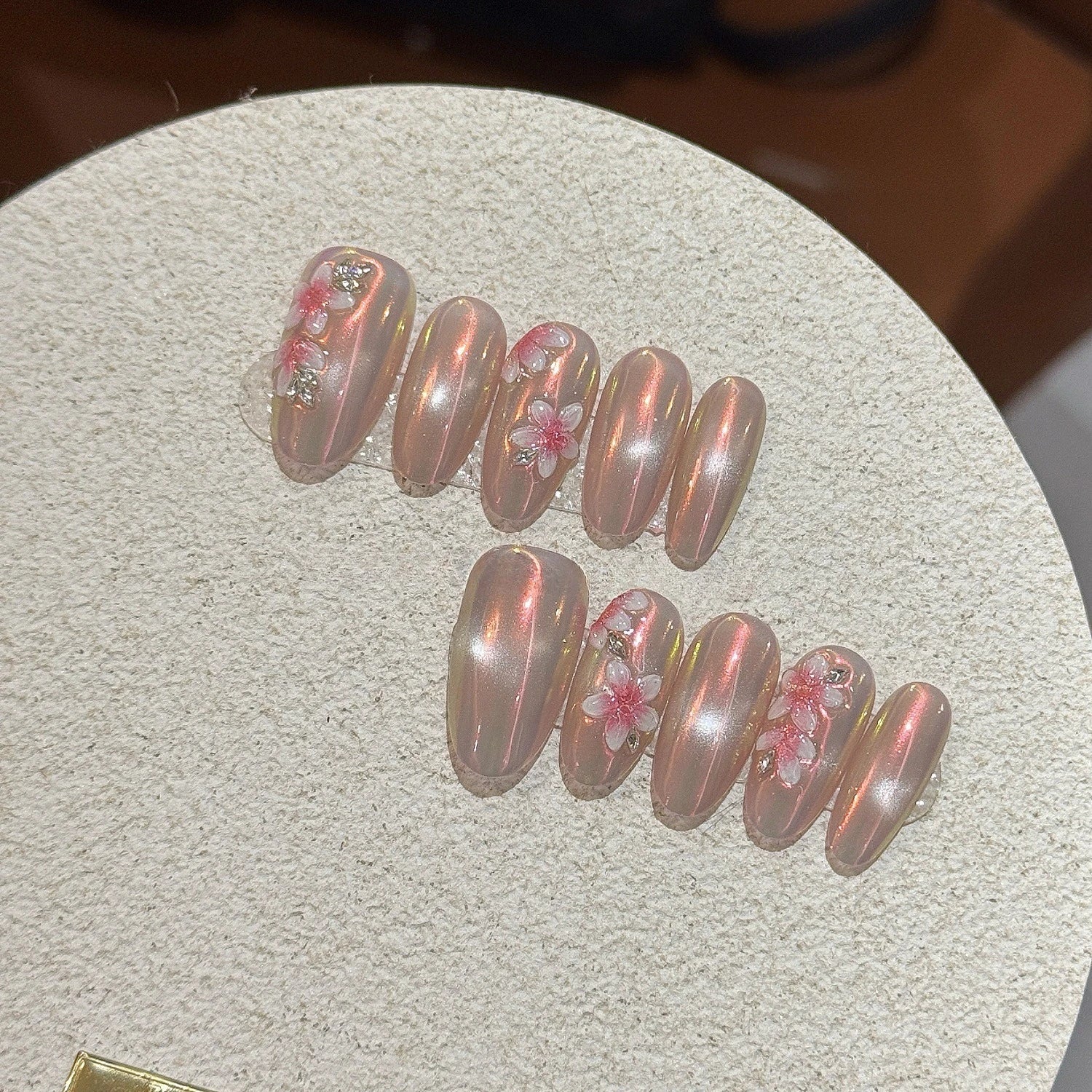 10Pcspink Hand Carved 3D Flowers Elegant False Nails Short Oval Almond Gentle Fashion Nails Detachable Artificial Manicure Tips