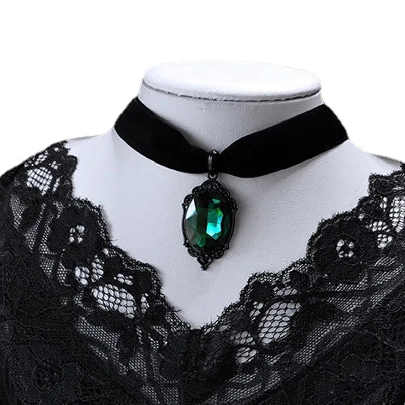 Gothic Venom Crystal Cameo Necklace For Women Fashion Witch Jewelry Accessorie Gift Goth Alternative Green Crystal Velvet Choker