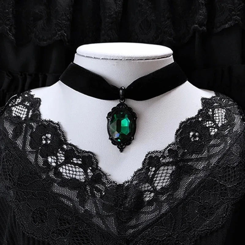 Gothic Venom Crystal Cameo Necklace For Women Fashion Witch Jewelry Accessorie Gift Goth Alternative Green Crystal Velvet Choker