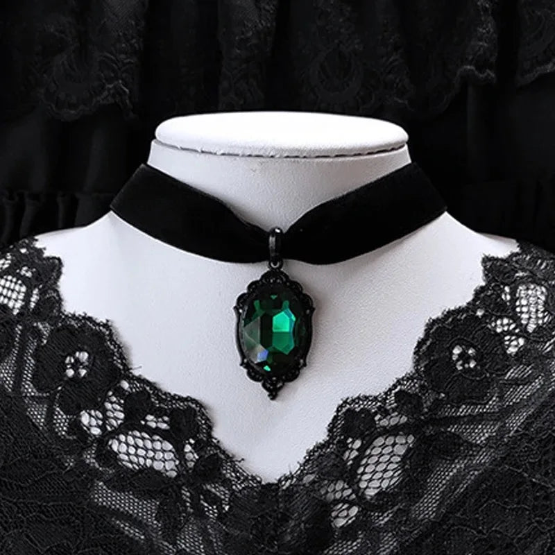 Gothic Venom Crystal Cameo Necklace For Women Fashion Witch Jewelry Accessorie Gift Goth Alternative Green Crystal Velvet Choker
