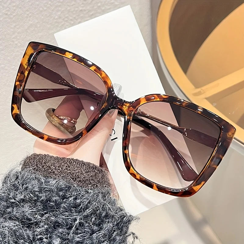 1pc Women's Large Square Frame Fashion Sunglasses - Stylish Gradient Purple Lens with Tortoiseshell Pattern