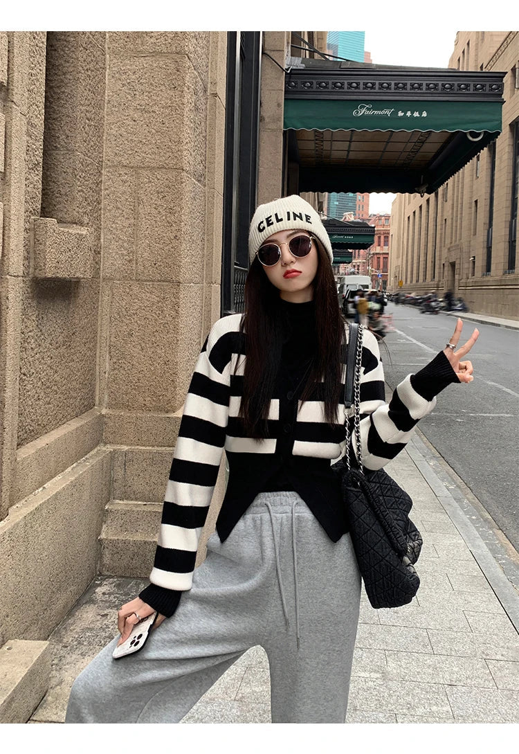 AOSSVIAO Knitted Casual Cardigan 2025 Autumn Winter Elegance Solid Color V-neck Sweater Unique and Niche Slim Fit Tops