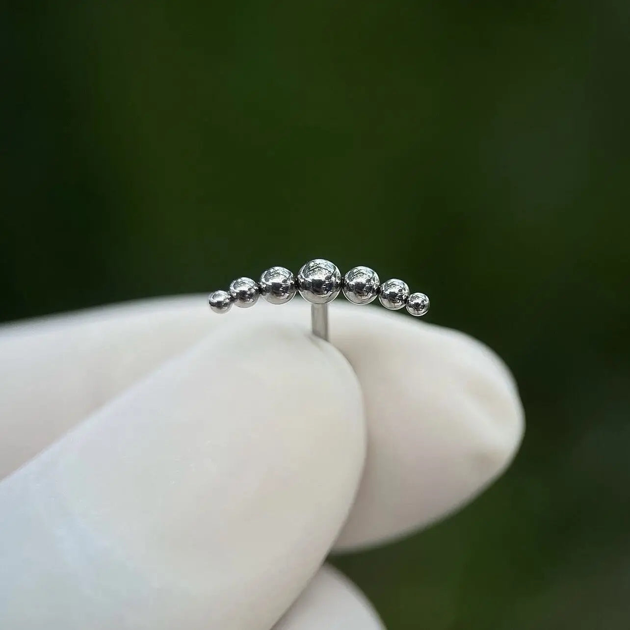 ASTM F136 Titanium Mirror Polish 7 Beads Cluster 16G Labret Cartilage Helix Conch Monroe Tragus Piercing Body Jewelry