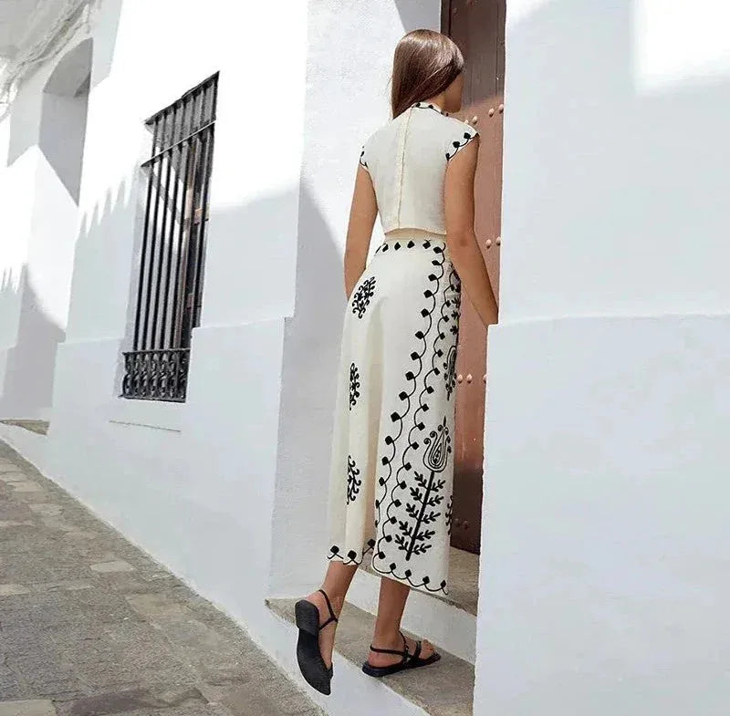 Elegant Women's Retro Printed Sleeveless Half High Neck Short Top With Vacation Style Two-piece Vestidos  For Spring/summer 2024