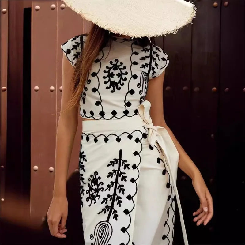 Elegant Women's Retro Printed Sleeveless Half High Neck Short Top With Vacation Style Two-piece Vestidos  For Spring/summer 2024