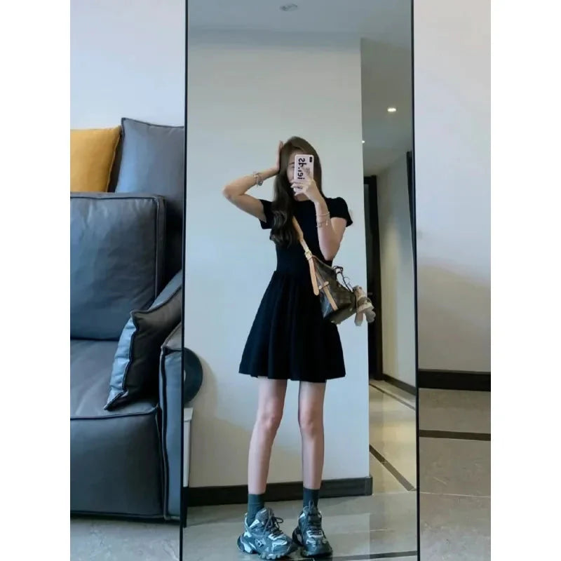Audrey Hepburn Inspired Chic Short Sleeve Dress 2025 Summer Petite Slimming Fit Sweet-Sexy Vibe Casual Elegant Women's Fashion