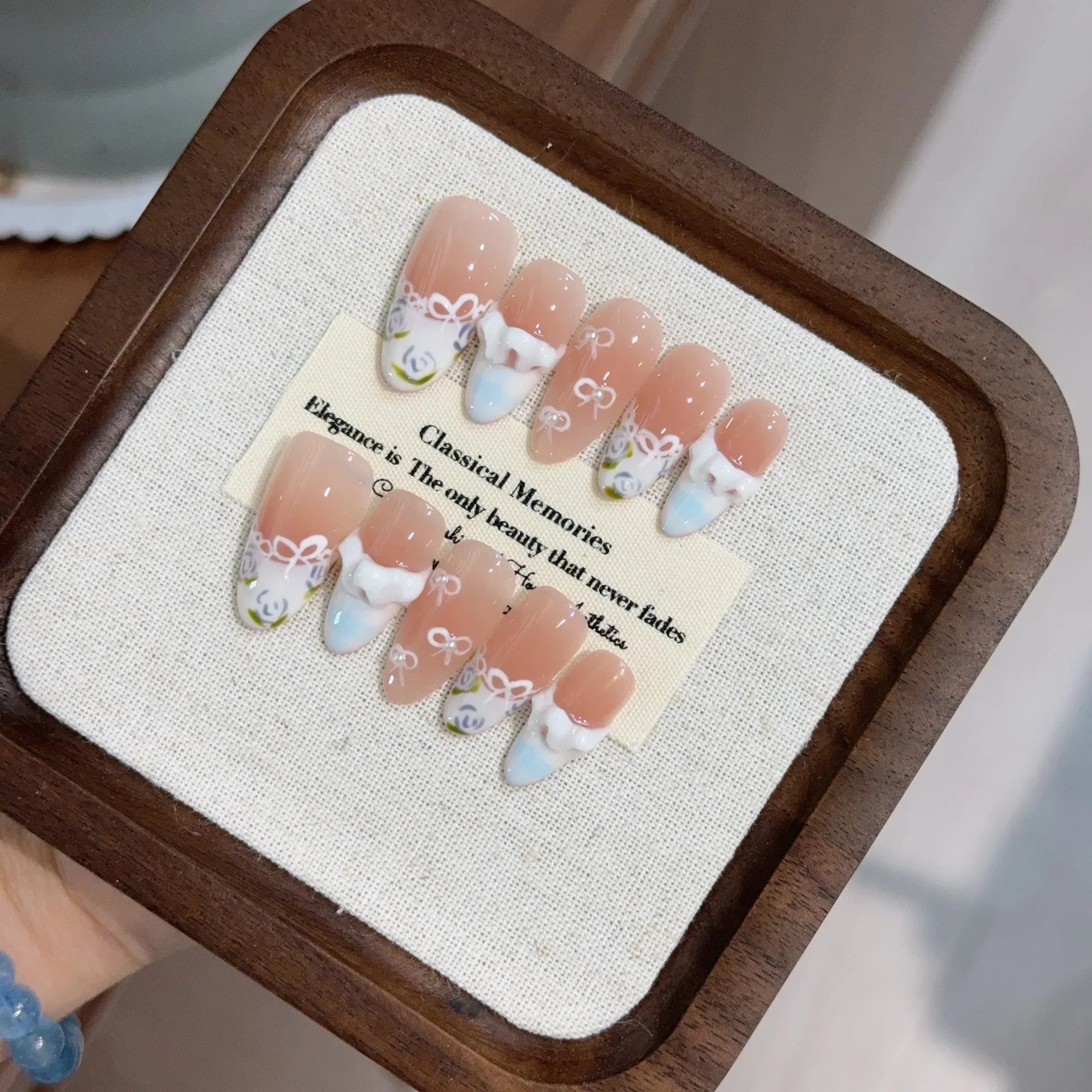 10Pcspink Hand Carved 3D Flowers Elegant False Nails Short Oval Almond Gentle Fashion Nails Detachable Artificial Manicure Tips