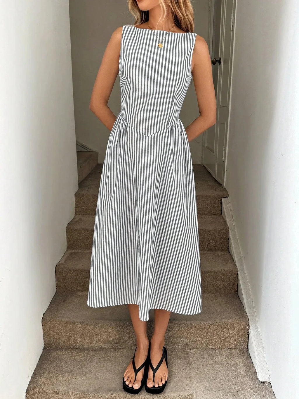 2025 new slimming summer fresh vertical striped sleeveless dress with elegant temperament