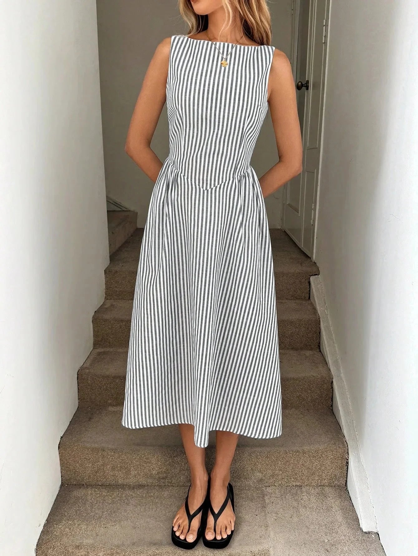 2025 new slimming summer fresh vertical striped sleeveless dress with elegant temperament