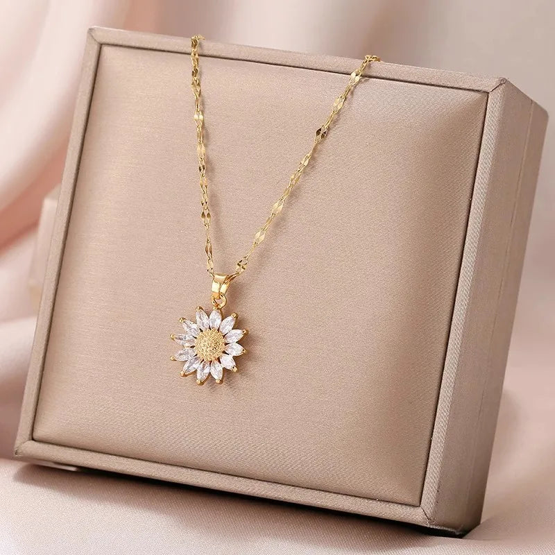 1PCS Gold-color Necklace Ladies Light Luxury Style Flower Pendant Inlaid Zirconia Titanium Steel Chain Holiday Jewelry