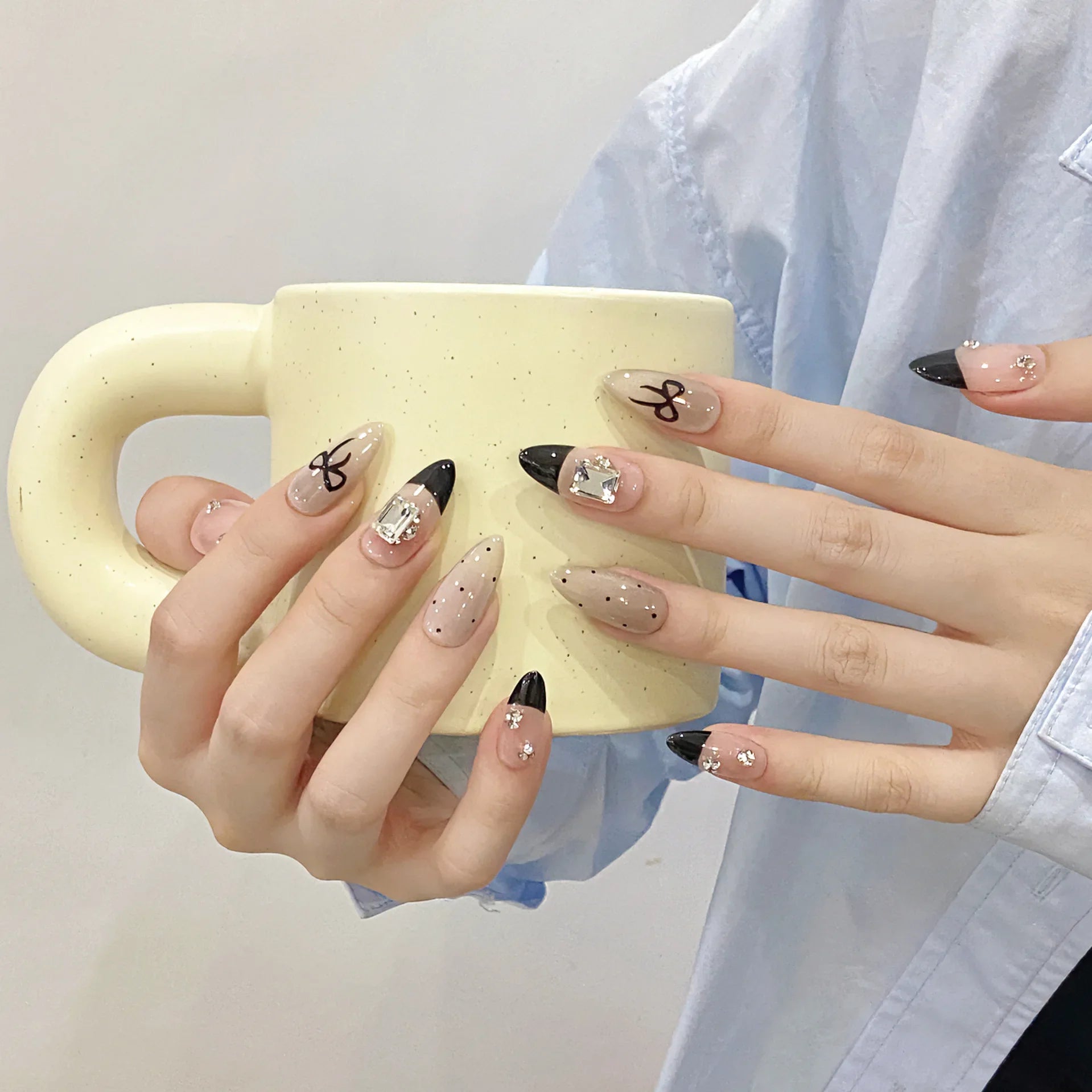 Handmade Press on Nails Black Cool European Fake Nails with Crystal Design Women Wearable Detachable Glitter Almond False Nails