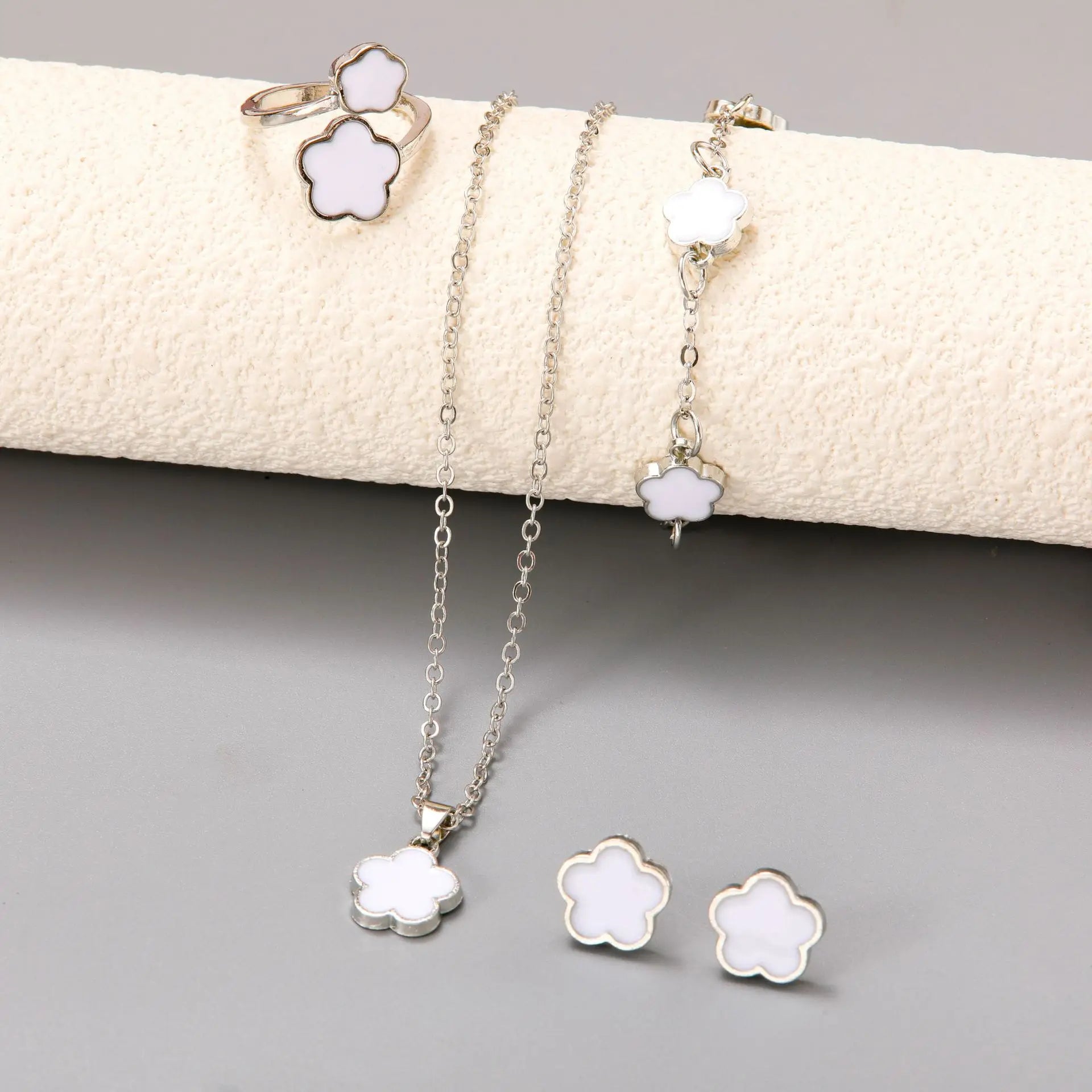 5pcs Lucky Five-petal Flower Women's Jewelry Set, Fashion Flower Bracelet + Necklace + Earrings + Bracelet + Ring Set, Birthday