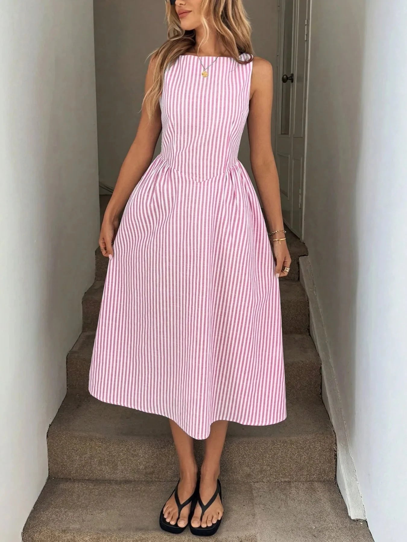 2025 new slimming summer fresh vertical striped sleeveless dress with elegant temperament