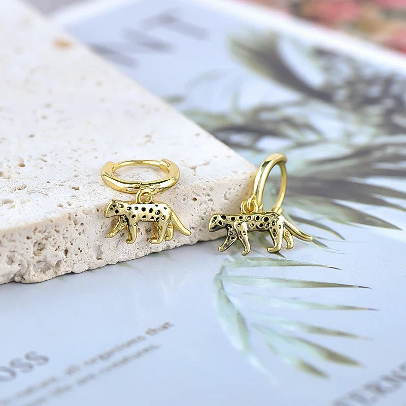 925 Sterling Silver Ear Needle Exquisite Luxury Hoop Earrings Unique Leopard Pendant Animal Design Women's Earrings Jewelry Gift