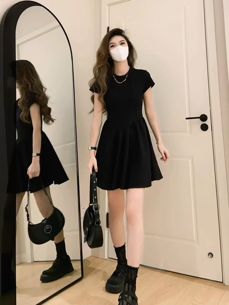 Audrey Hepburn Inspired Chic Short Sleeve Dress 2025 Summer Petite Slimming Fit Sweet-Sexy Vibe Casual Elegant Women's Fashion